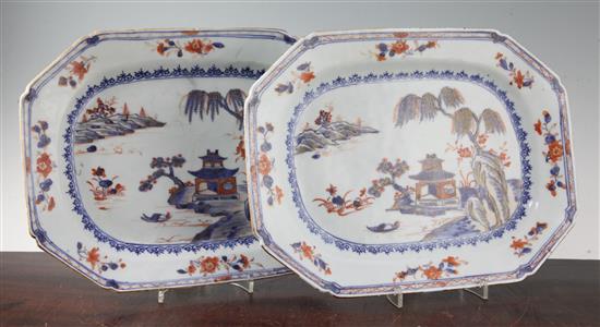 A pair of Chinese Imari canted rectangular dishes, early Qianlong period, width 35cm